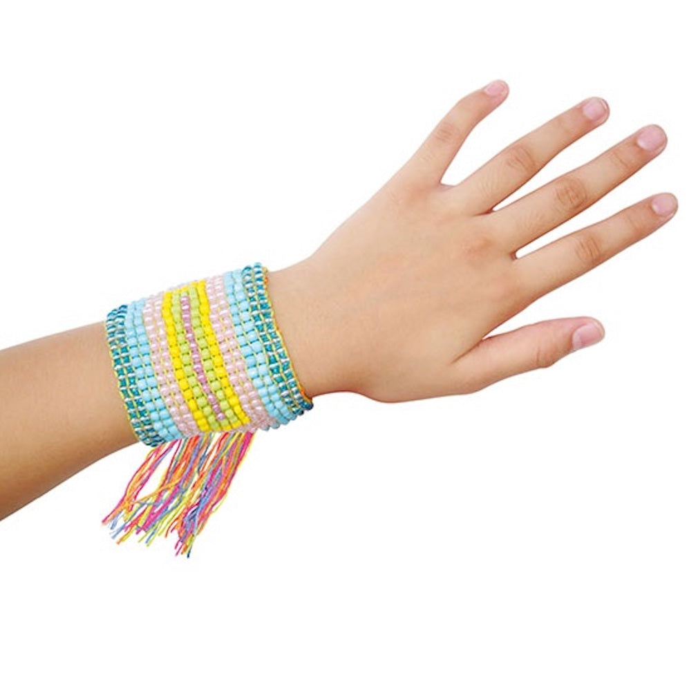 Armbandset Webstuhl mit Garn und Perlen