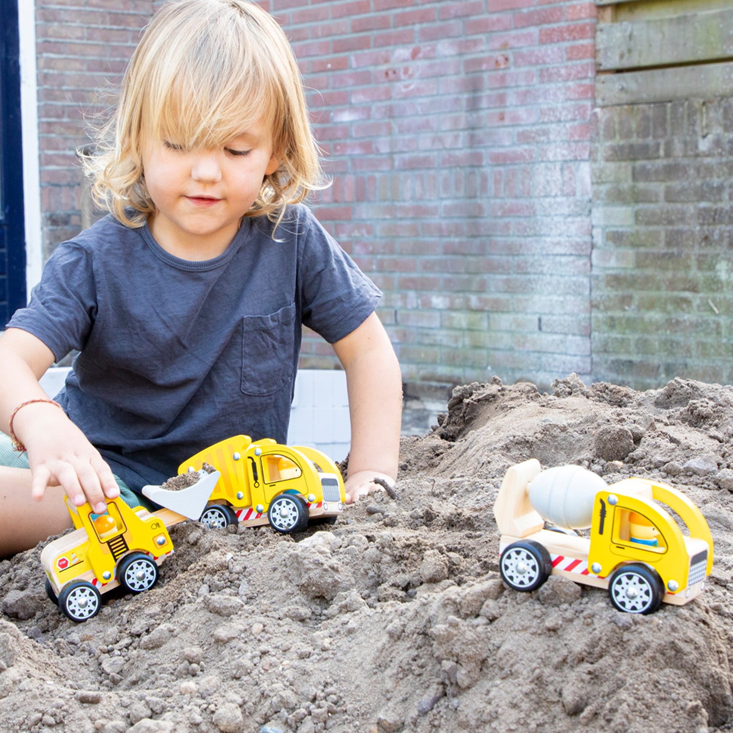 Baufahrzeuge aus Holz 3 Fahrzeuge Betonmischer Radlader und LKW-Kipper