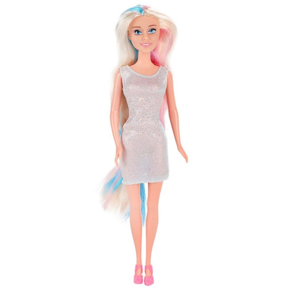 Puppe mit Haarverlängerungen und Outfits