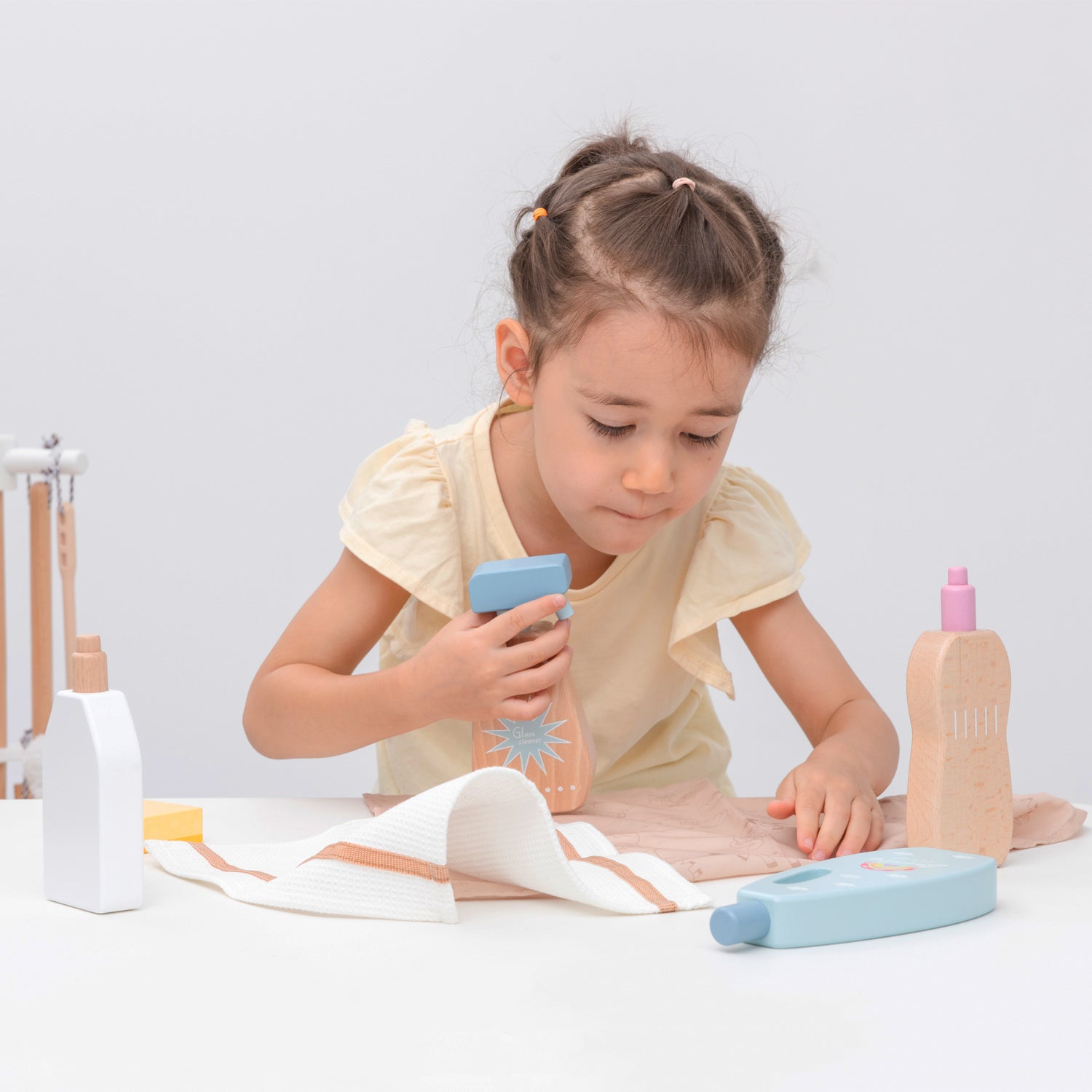 Reinigungsmittel Set aus Holz für Kinder Holzspielzeug Rollenspielzeug