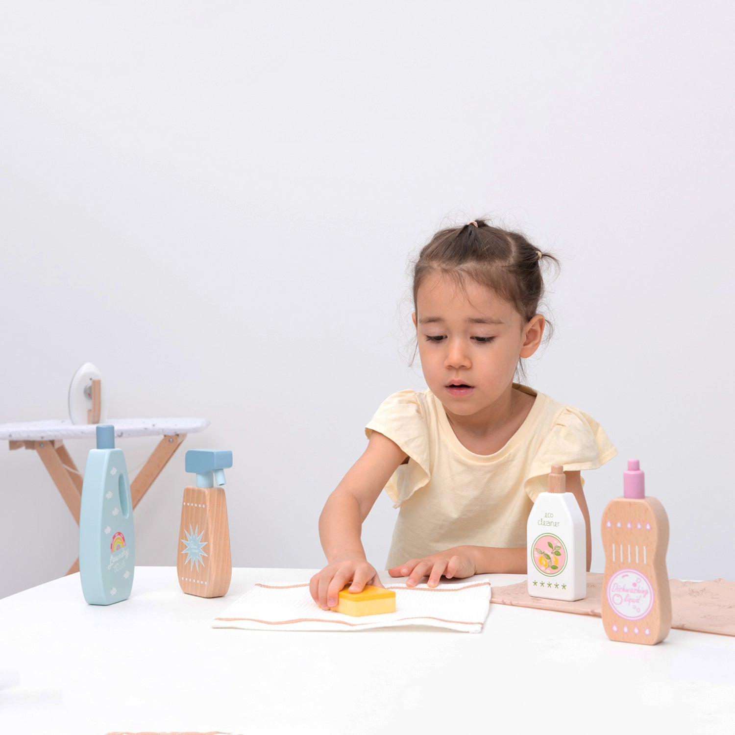 Reinigungsmittel Set aus Holz für Kinder Holzspielzeug Rollenspielzeug