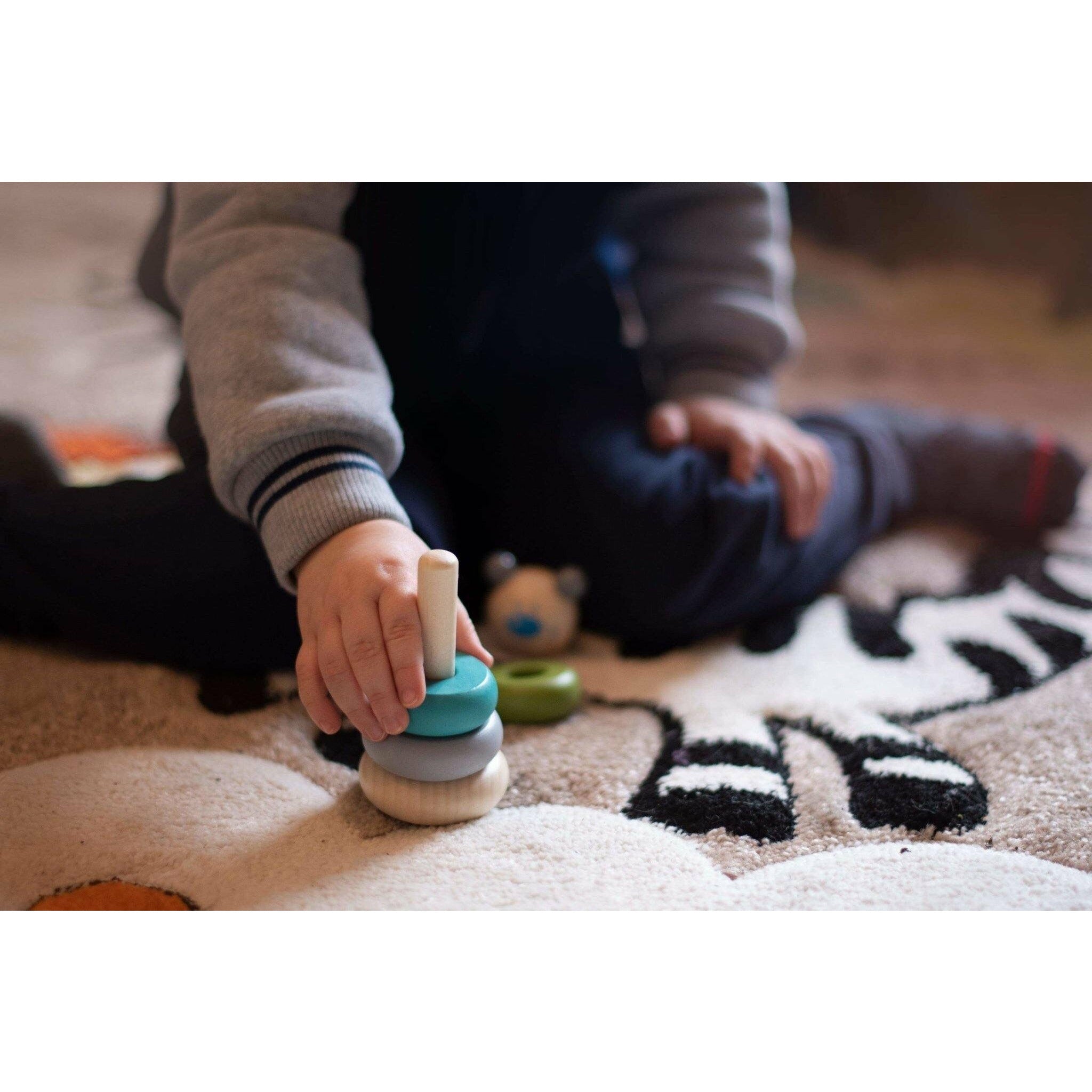 Spielzeug Stapel Bär Pastell Holzspielzeug aus Holz Turm in Buntem Holz Puzzle Maße ca. 13,5x5cm ab 1 Jahr, small foot